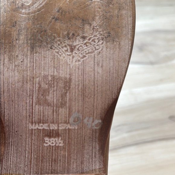 FREE PEOPLE Leather Mont Blanc Tan/Beige Wrap SANDALS/SHOE...
Sz 38 1/2 - Picture 12 of 15